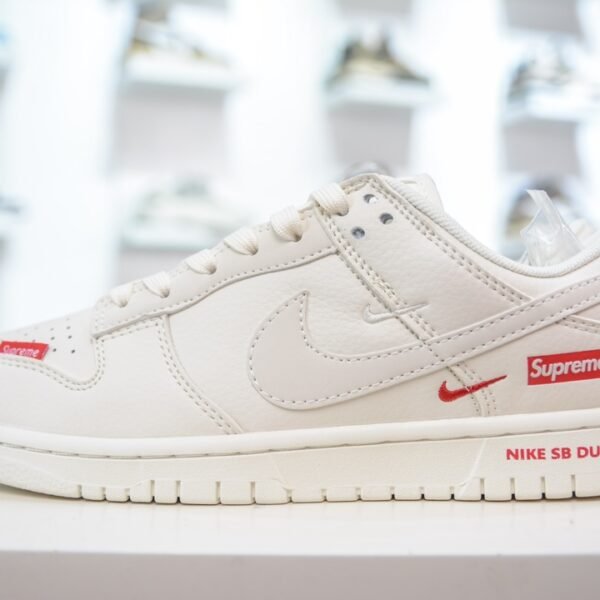 NK SB Dunk Low Supreme - Sneakers