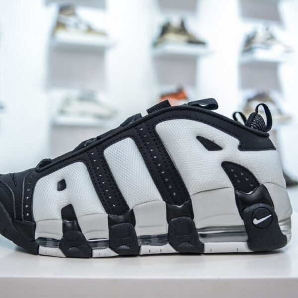 NK Air More Uptempo Low - Sneakers