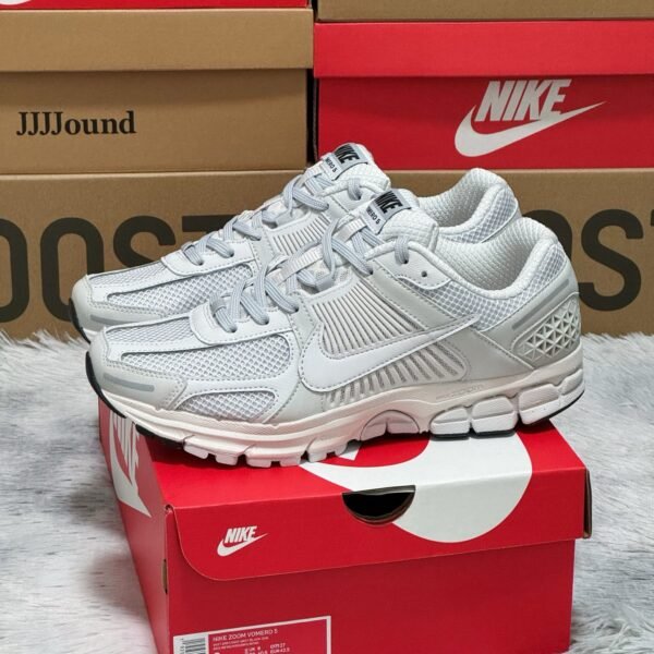 NK Zoom Vomero 5 - Sneakers