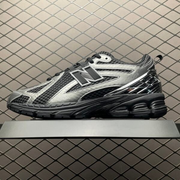 NB 2002R The Basement - Sneakers