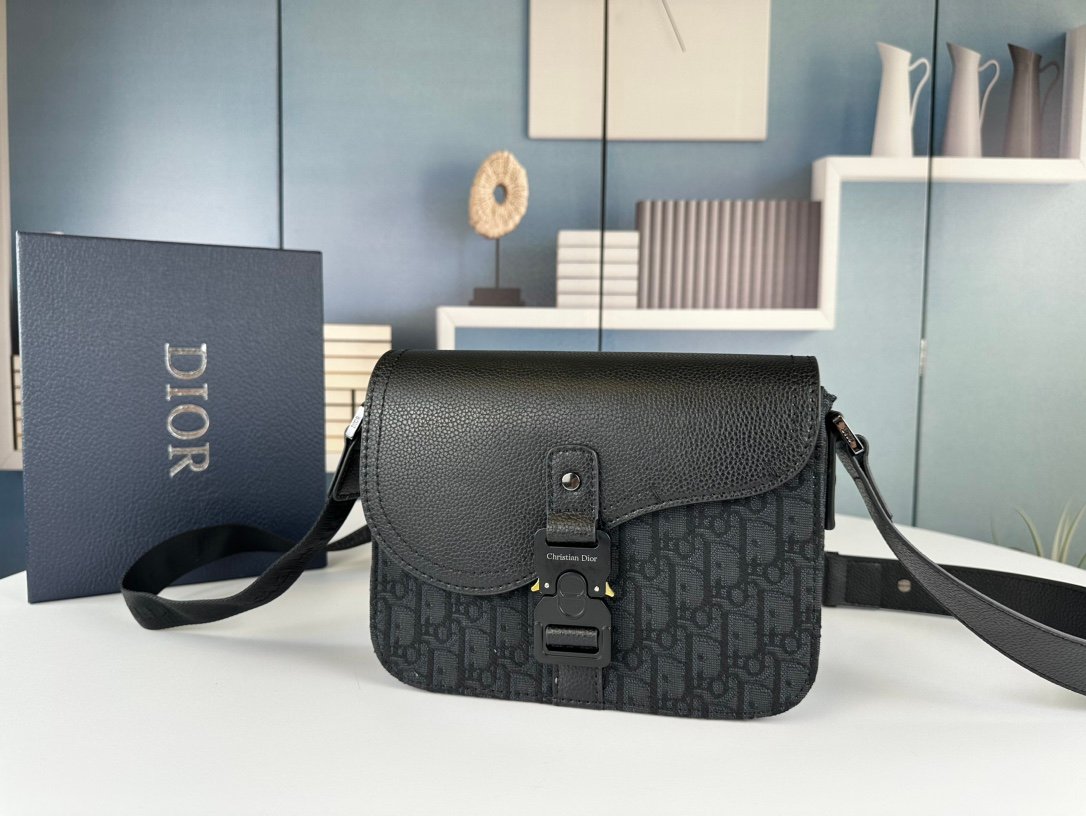 CD CDTravel Messenger Oblique Canvas - Bag