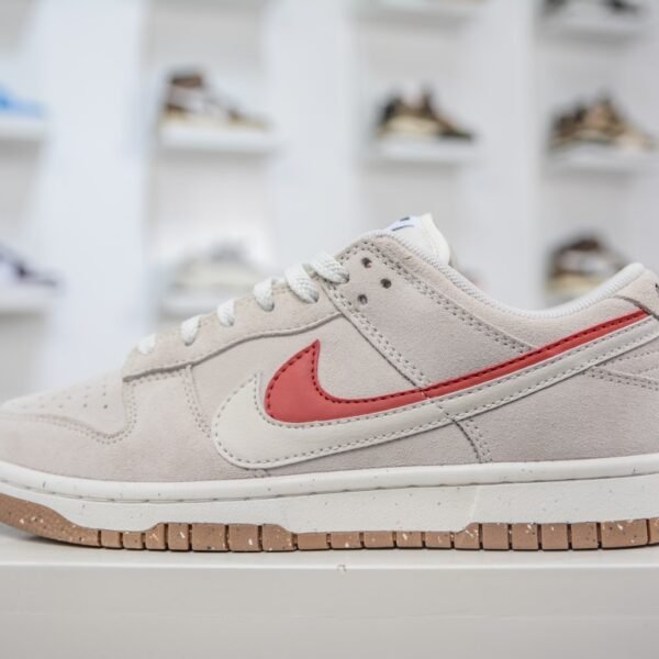 NK Dunk Low SE Pure Platinum/Red - Sneakers