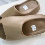 AD Yeezy Slide – Slides – Brown