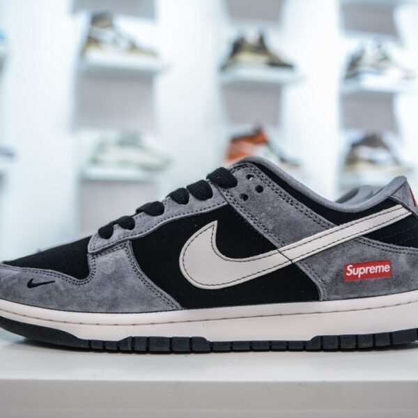 NK SB Dunk Low Supreme - Sneakers