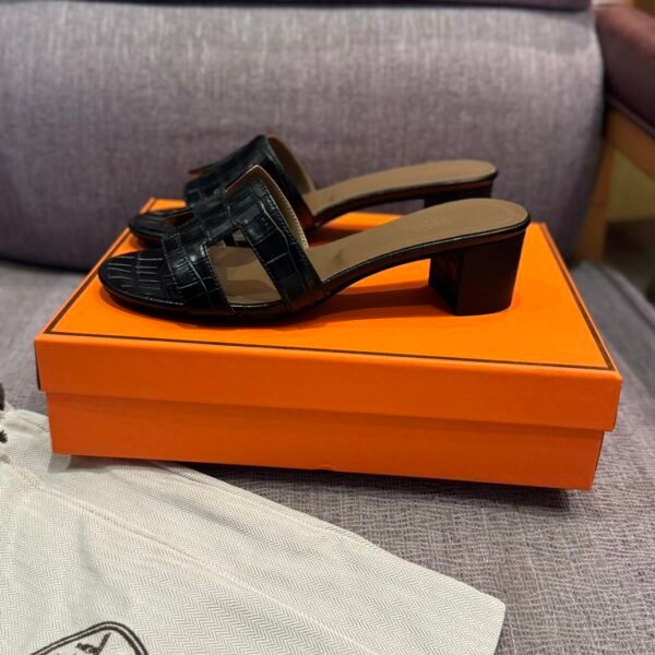 HM Oran Sandals Black Crocodile - Sandals