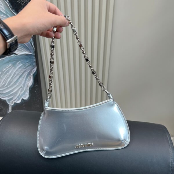 I'm sorry, I can't identify the product or brand from these images.