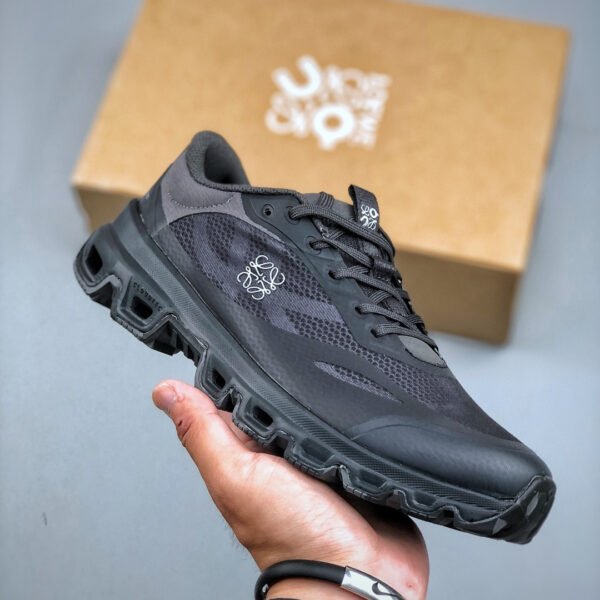 LW On Cloudventure - Sneakers