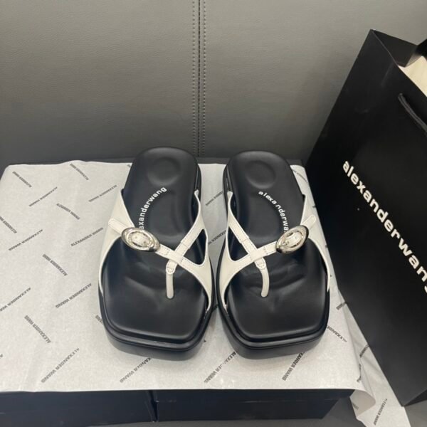 I can't identify the brand from the images provided.