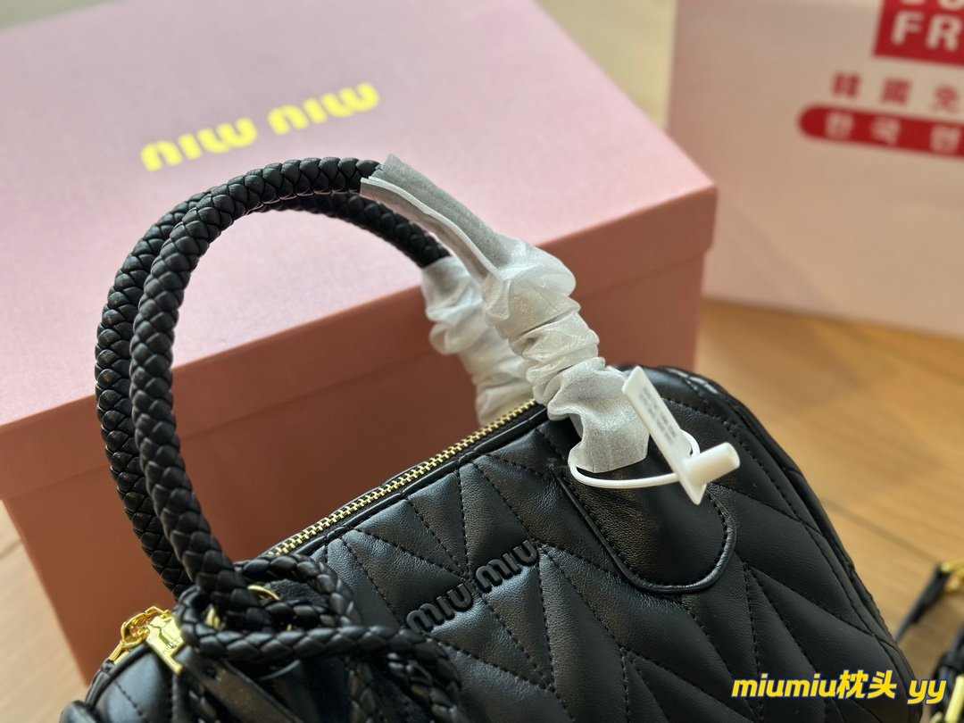 MIU Wander Matelassé Black Leather - Bag - Image 2