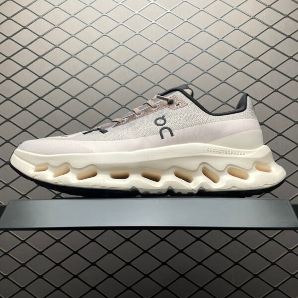 I don't know who this is.
ON Cloudstratus - Sneakers