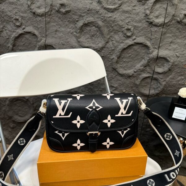 LV Dauphine Monogram Giant Reverse - Bag