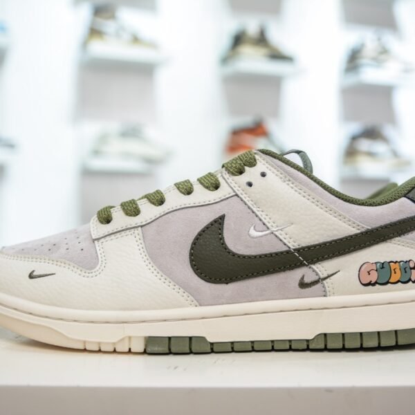 NK SB Dunk Low x Gundam - Sneakers
