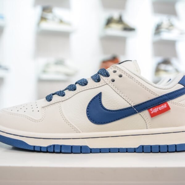 NK Dunk Low Supreme - Sneakers