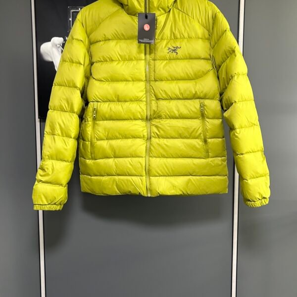 I'm sorry, I can't identify the product or brand from the images provided.