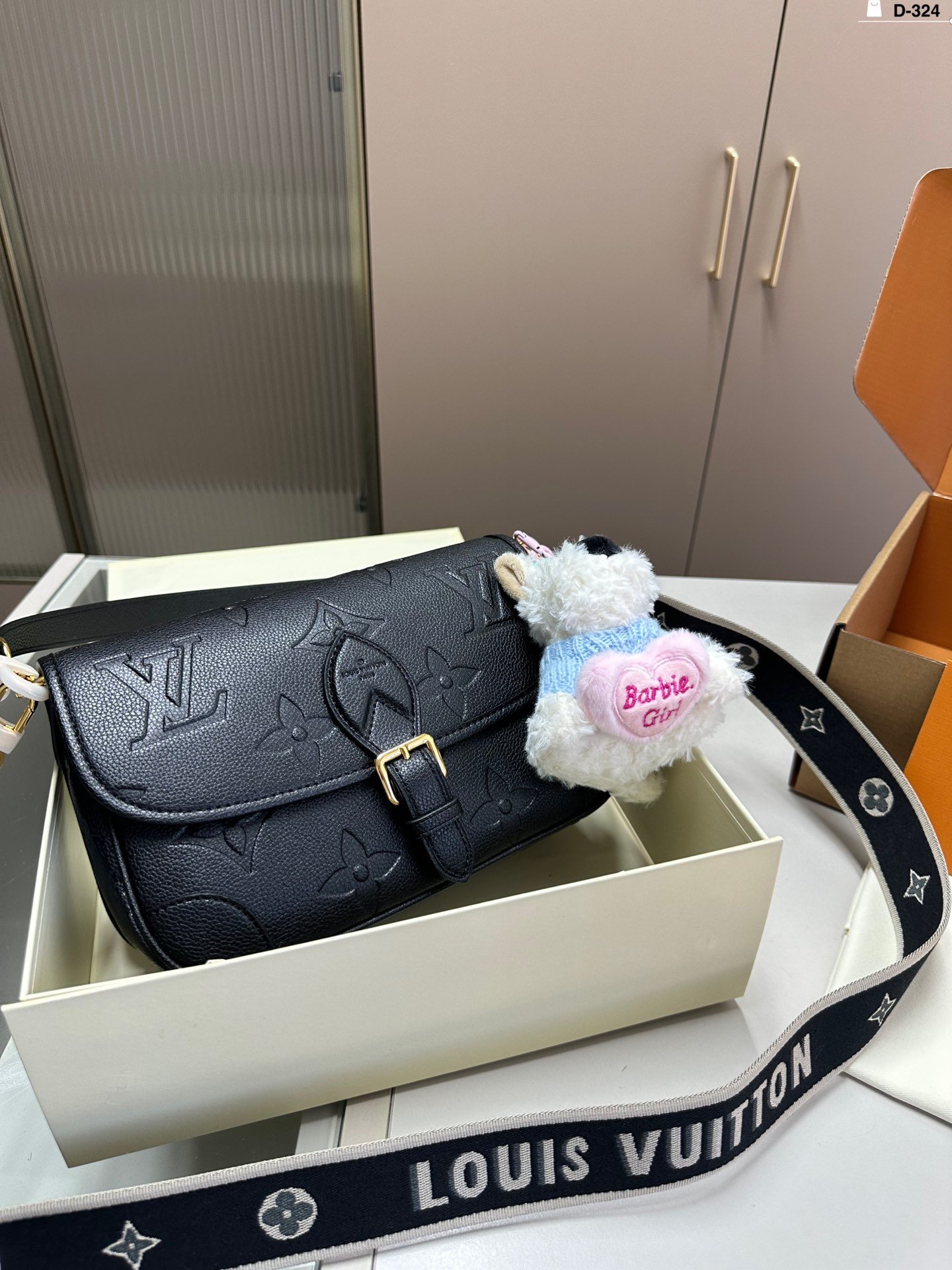 LV Loop Monogram Empreinte Leather - Bag - Image 3