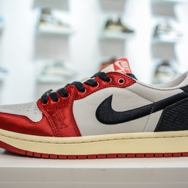 NK Air Jordan 1 Low OG Year of the Rabbit - Sneakers