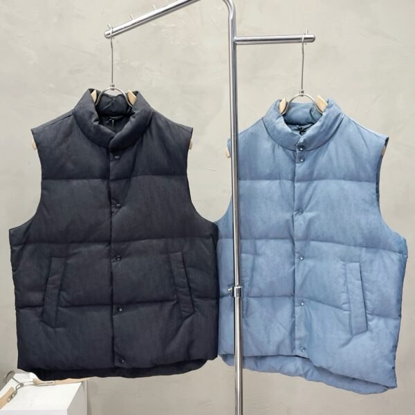 CD CD Oblique Puffer Vest 46 Black and Blue - Vest