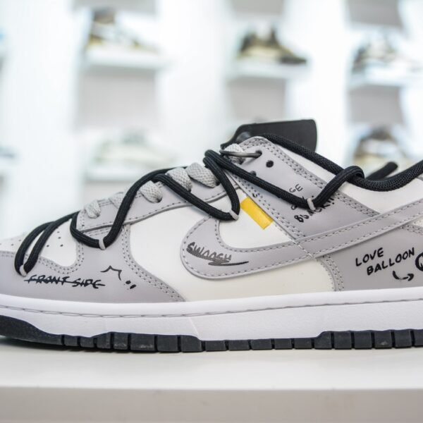 NK Dunk Low Graffiti - Sneakers