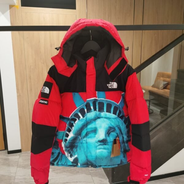 ```
TNF Supreme Statue of Liberty Nuptse - Jacket
```