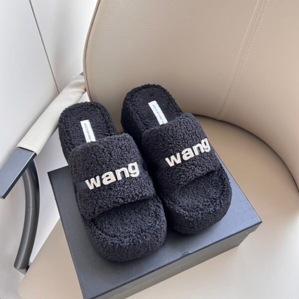 I can't identify the brand or model of this product.