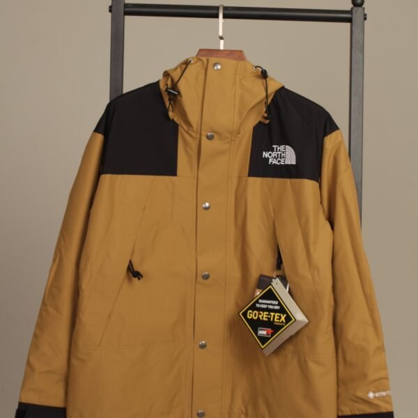 ```  
TNF Mountain Jacket - Jacket  
```