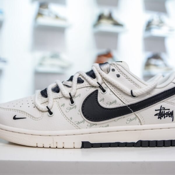 NK SB Dunk Low Stussy - Sneakers