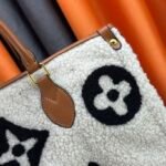 LV Onthego MM Lambswool Monogram – Borsa