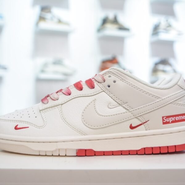 NK SB Dunk Low Supreme - Sneakers