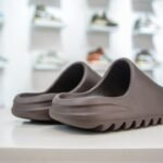 AD Yeezy Slide – Slides – Brown
