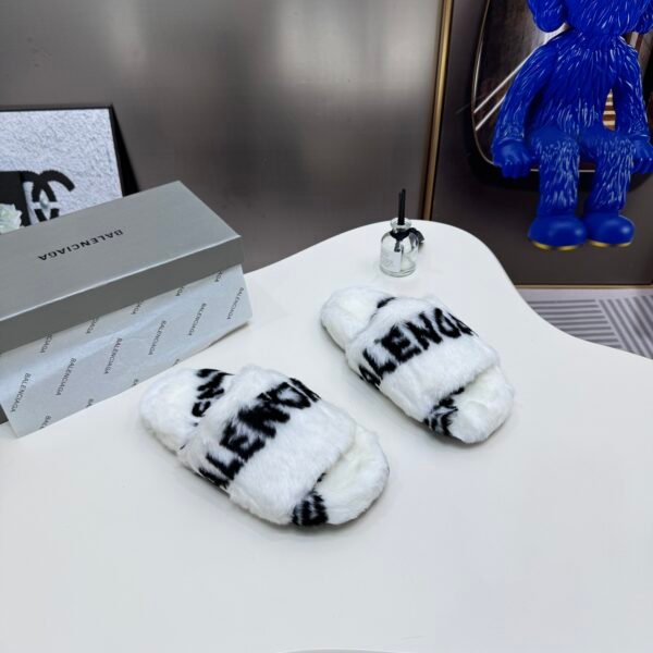 BAL Fluffy Slides White/Black - Slides