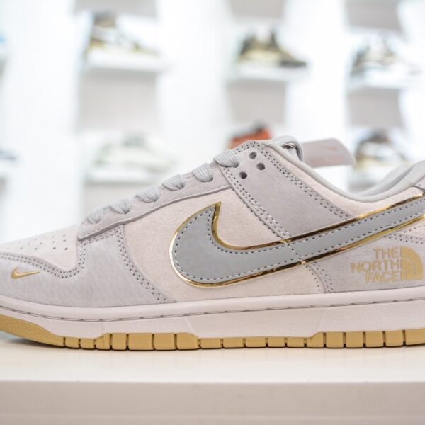 NK Dunk Low TNF - Sneakers