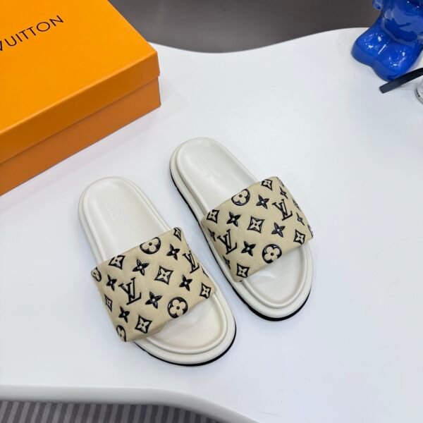 LV Pool Pillow Comfort - Slides