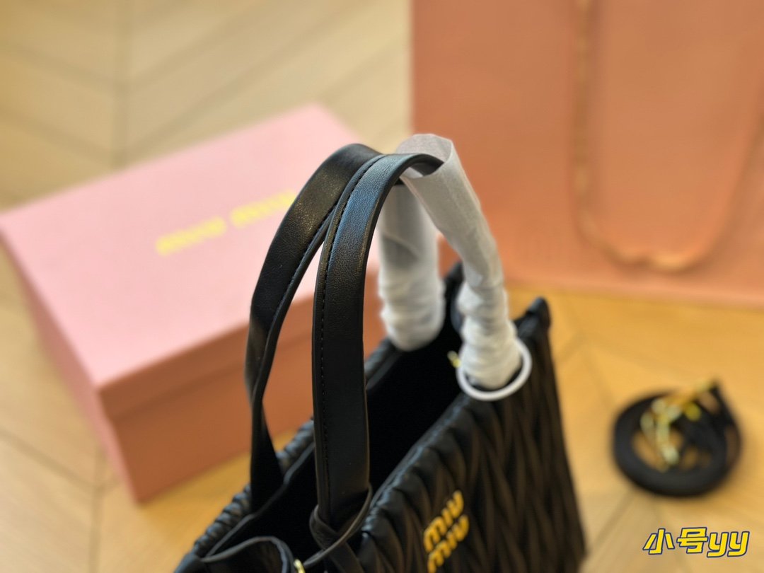 MIU Wander Matelassé Black Leather - Bag - Image 5