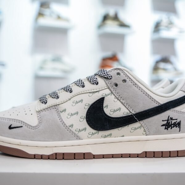 NK SB Dunk Low x Stussy - Sneakers