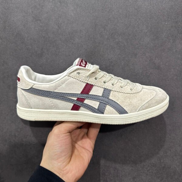 ``` 
NK Onitsuka Tiger Tokuten Beige Suede - Sneakers
```