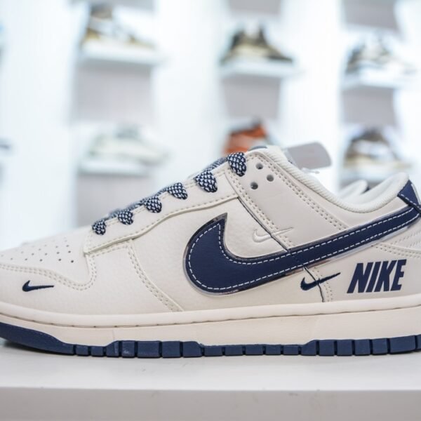 NK Dunk Low Retro Beige/Navy - Sneakers