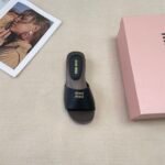 MIU Logo Platform Slides – Slide