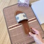 CEL Triomphe Canvas Slides – Slide