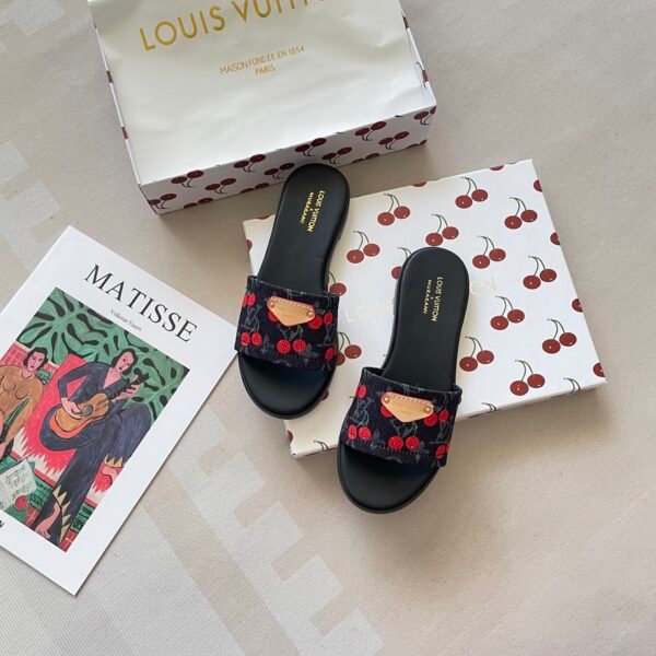 LV Pool Pillow Comfort - Slides