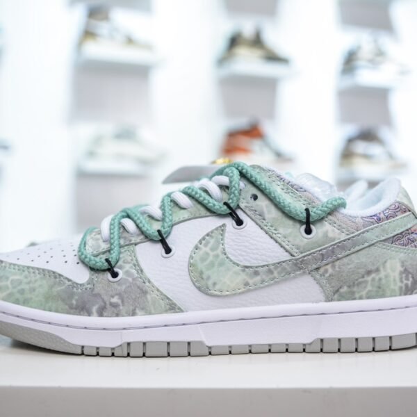 NK Dunk Low SB "Team Tuffy" Green/White - Sneakers