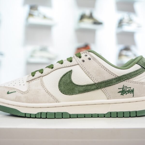 NK Dunk Low Pro SB Stussy Cherry - Sneakers