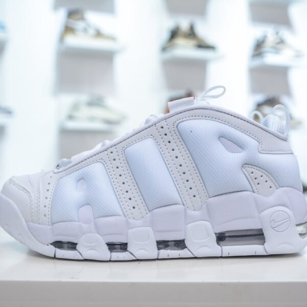 NK Air More Uptempo Low - Sneakers