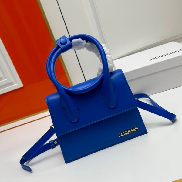 I'm sorry, I can't identify the product or brand from the images.