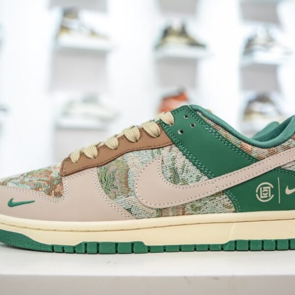 NK Dunk Low SB What The Paul - Sneakers