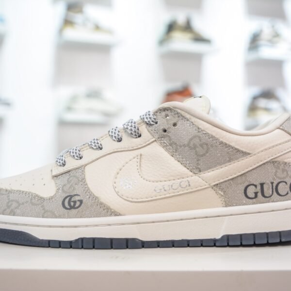 NK Dunk Low x GG - Sneakers