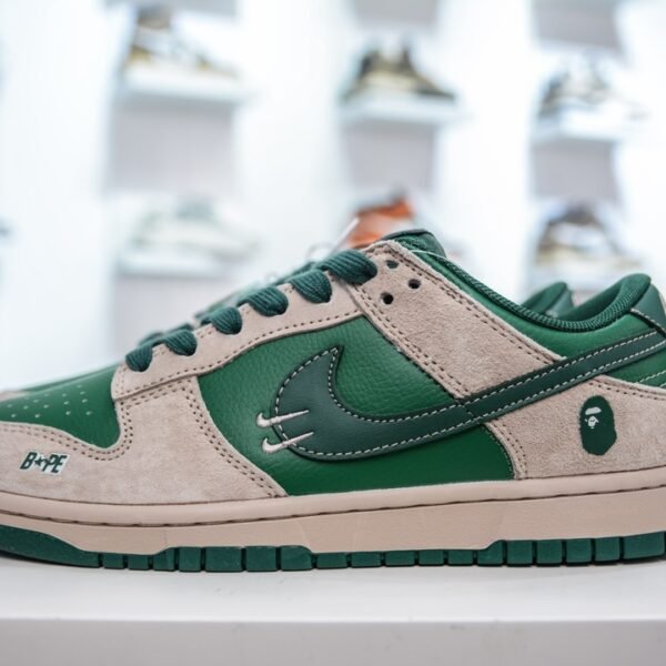 NK Dunk Low x BAPE - Sneakers