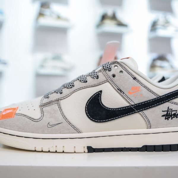NK SB Dunk Low x Stussy - Sneakers