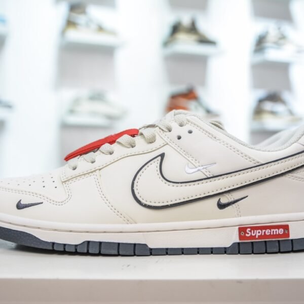 NK Dunk Low Supreme - Sneakers