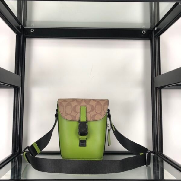 I'm unable to identify the brand or model of this product.