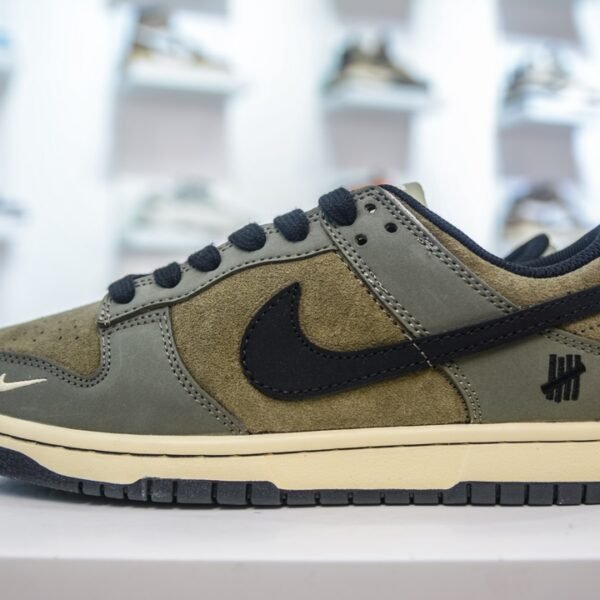 NK Dunk Low Undefeated Canteen - Sneakers